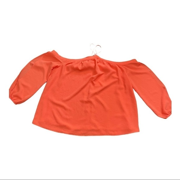 Fourteenth place cold-Shoulder halter blouse - Picture 3 of 3